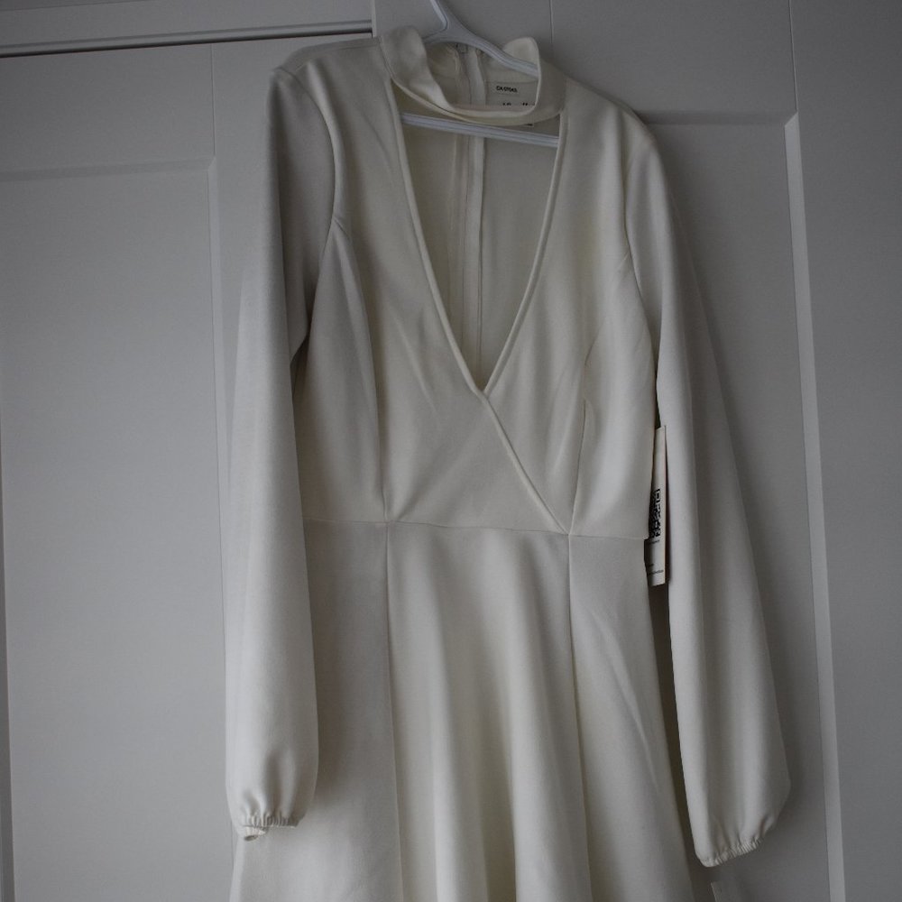 White dress long sleeves, never worn Size S